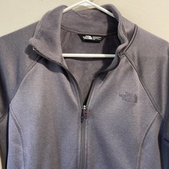 The North Face fleece lined jacket. Gray, size Large. - Picture 3 of 5